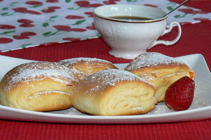 Рецепт творожных витых булочек с курагой