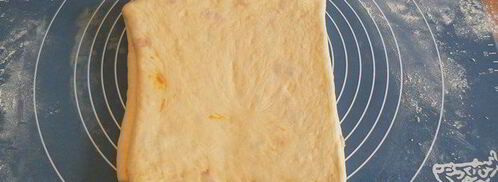 творожные витые булочки с курагой. Шаг 6