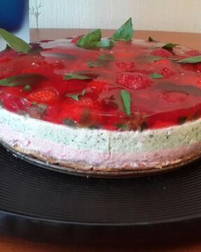 Клубнично-базиликовый чизкейк