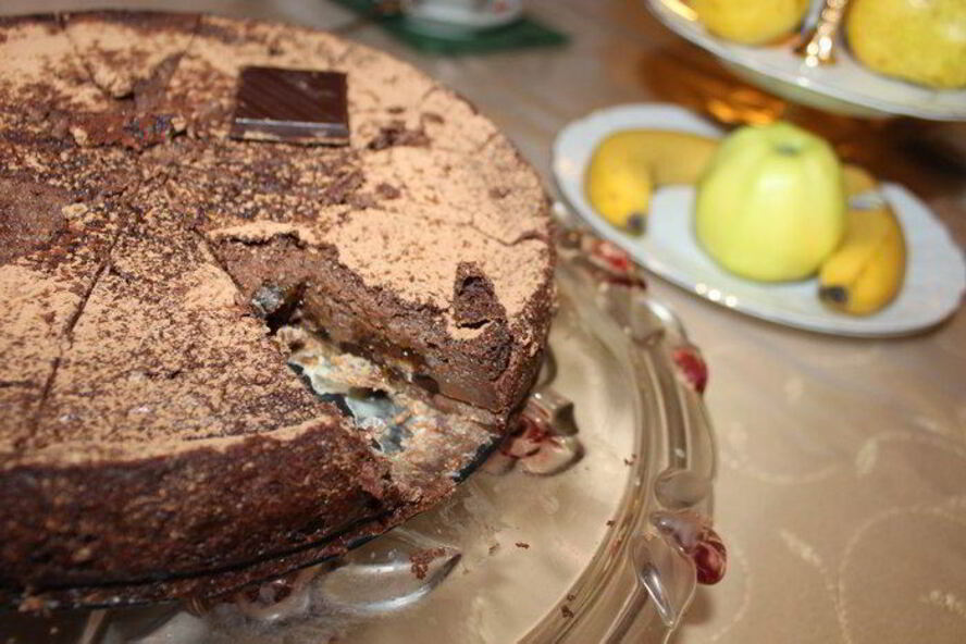 Рецепт шоколадного чизкейка с кокосовыми вафлями и черносливом