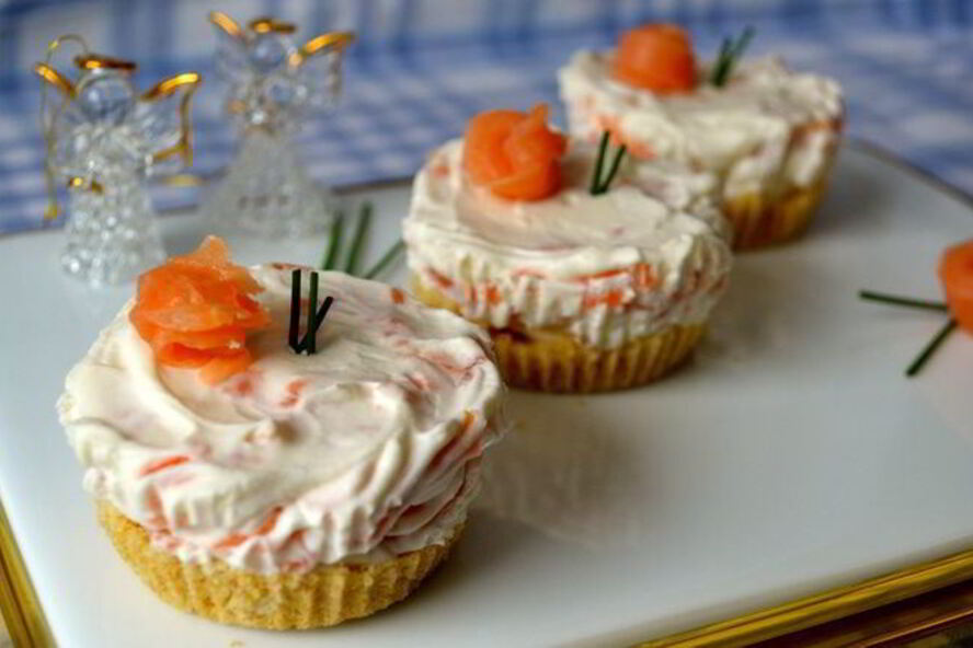 Рецепт закусочных мини-чизкейков со слабосоленой семгой