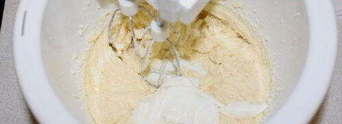 кекс со сливой и штрейзелем. Шаг 4