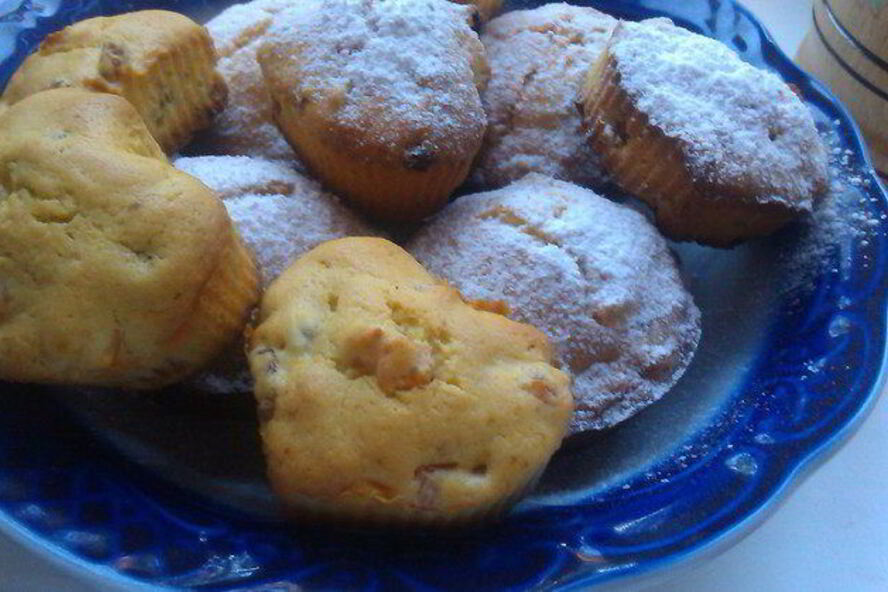 Рецепт кексиков с изюмом и курагой