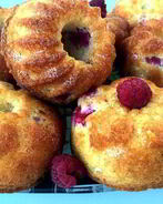 Кексы с малиной и миндалем