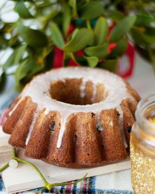 Новогодний имбирный кекс с сушеной клюквой