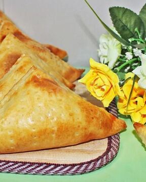 Хачапури из слоеного теста с сыром в духовке