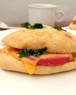 Багет с ветчиной и сыром