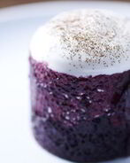 Черный хлеб с черной смородиной