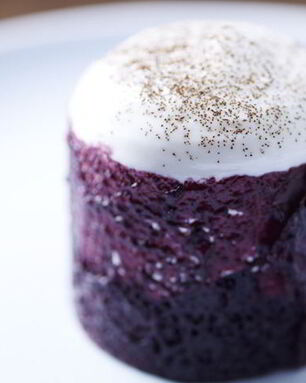 Черный хлеб с черной смородиной