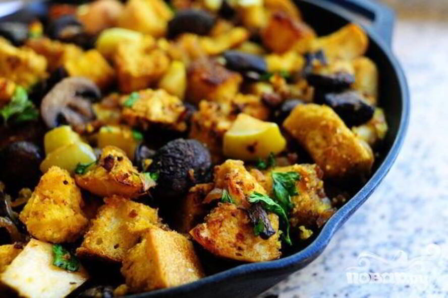 Рецепт кукурузного хлеба с колбасой и яблоками