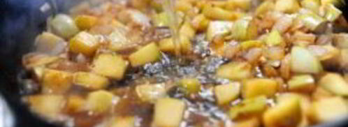 кукурузный хлеб с колбасой и яблоками. Шаг 6