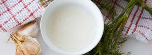 мясной хлеб с йогуртовым соусом и гарниром из зеленого горошка. Шаг 5