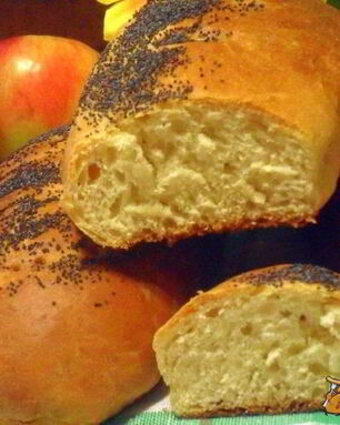 Сдобный батон с маком
