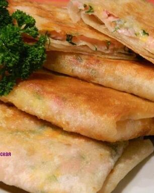 Лаваш с ветчиной, сыром и зеленью