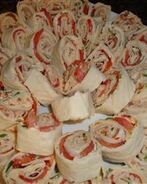 Рулетики из лаваша с семгой и ветчиной