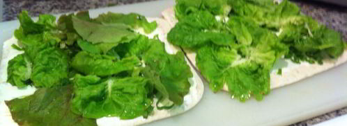 рулетики из лаваша с семгой и ветчиной. Шаг 3