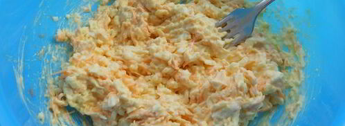 рулетики из лаваша с сыром, яйцами и морковью. Шаг 4