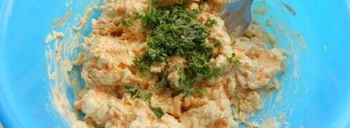 рулетики из лаваша с сыром, яйцами и морковью. Шаг 5