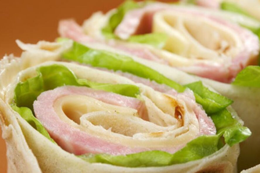 Рецепт рулетов из лаваша с сыром, ветчиной и зеленью