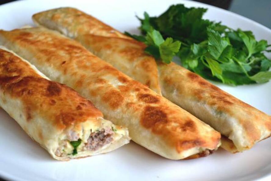 Рецепт сытного лаваша с начинкой в духовке