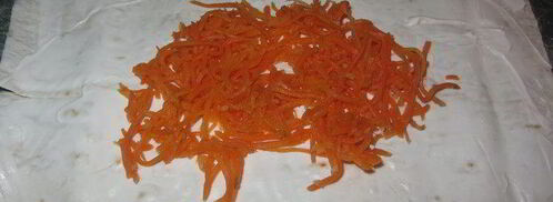 закуска из лаваша и корейской морковки. Шаг 3