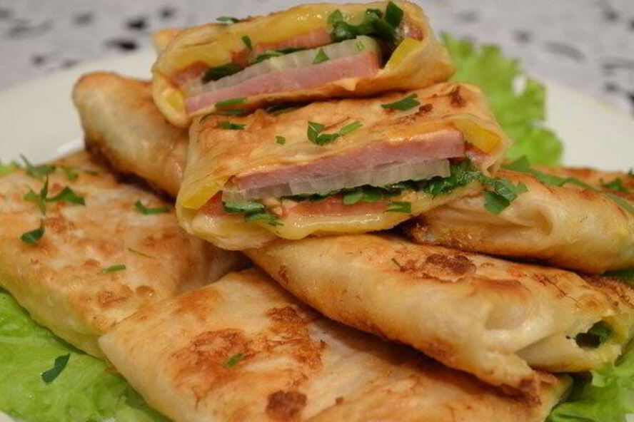 Рецепт жареного лаваша с колбасой и грибами