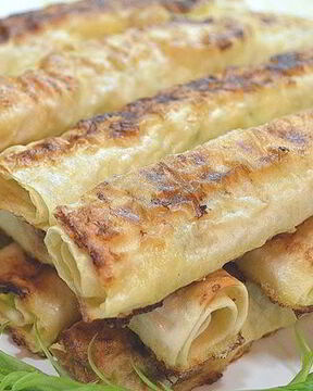 Жареный лаваш с сырной начинкой