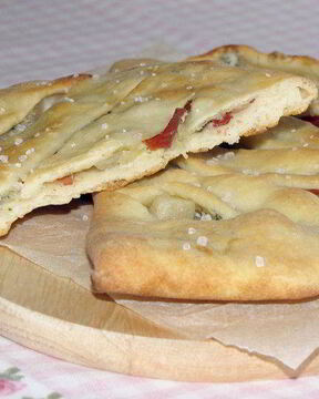 Фокачча с грушей, сыром и беконом