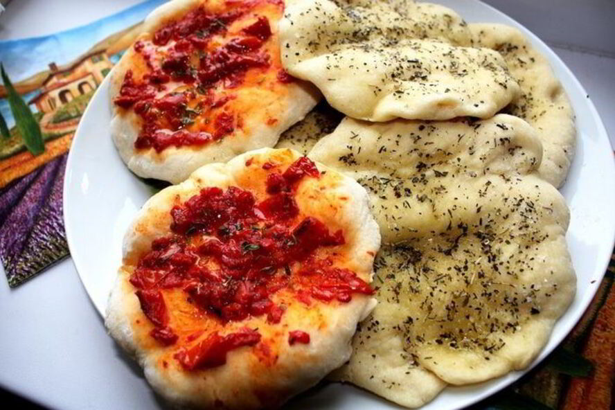 Рецепт лепешек-питов с прованскими травами и вялеными помидорами