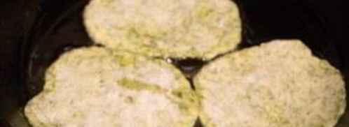 лепешки с зеленью на сковороде. Шаг 9