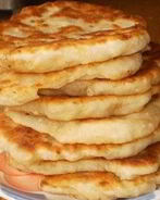 Мягкие сырные лепешки с начинкой из ветчины