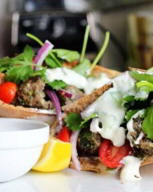 Пита с фаршем и овощами