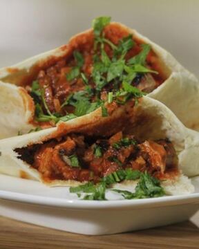 Пита с индейкой и салатом