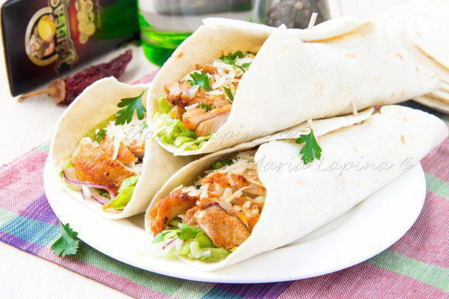 Рецепт тортилий с острой курицей, овощами и сыром джюгас