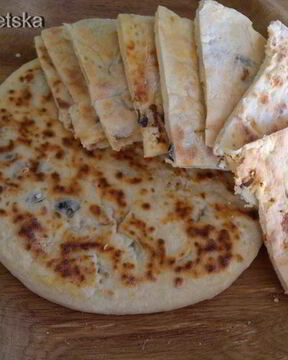 Творожные лепешки с творогом и икрой