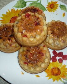 Маффины с изюмом и вишней