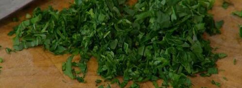 маффины с карамелизированным луком, беконом и зеленым горошком. Шаг 7