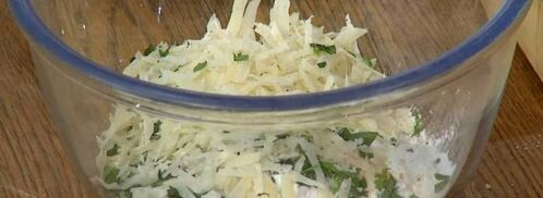 маффины с карамелизированным луком, беконом и зеленым горошком. Шаг 10