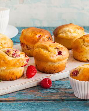 Маффины с малиной и творожно-лаймовой начинкой
