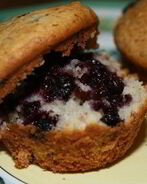 Маффины с замороженной черникой и миндалем