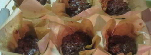 очень шоколадные маффины с кусочками бананов внутри. Шаг 9