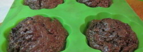 очень шоколадные маффины с кусочками бананов внутри. Шаг 11