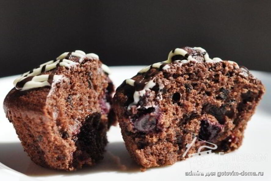 Рецепт шоколадных маффинов с черной смородиной