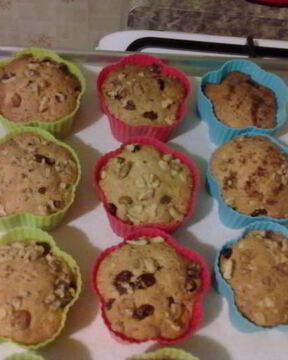 Творожные маффины с изюмом и грецким орехом