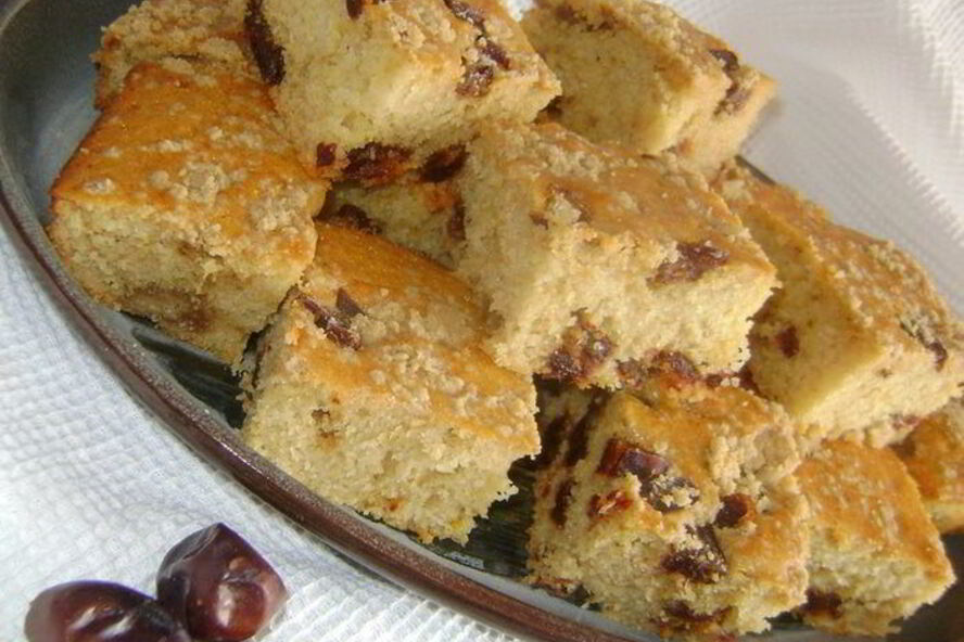 Рецепт манника с финиками и халвой