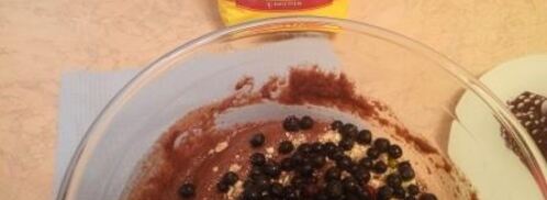 шоколадный манник с черникой и кедровым орехом. Шаг 5