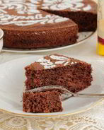 Шоколадный манник с малиновым джемом