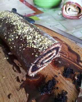 Медово-маковый рулет