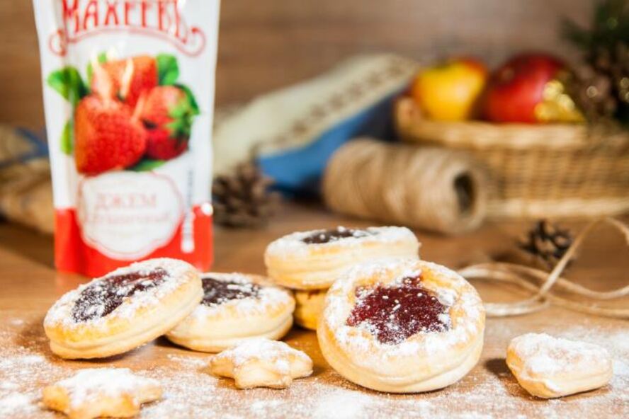 Рецепт новогодних слоек с джемом