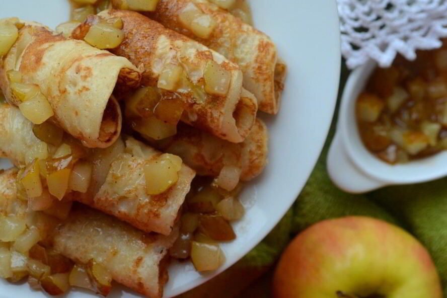 Рецепт фруктовых оладий с томлеными грушами